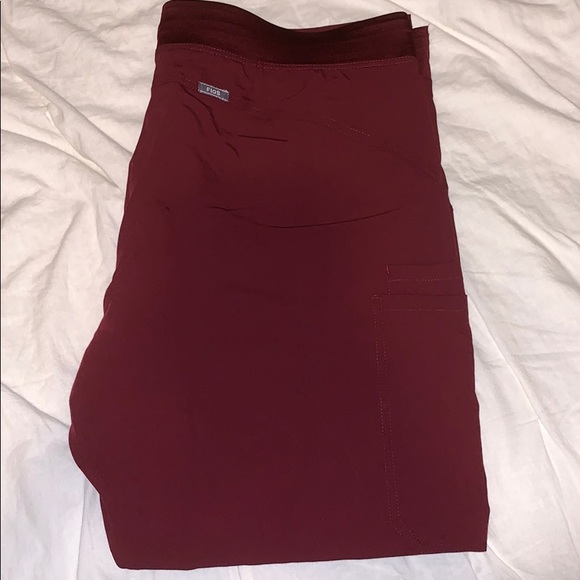 FIGS Petite Cargo Pants - Picture 2 of 3